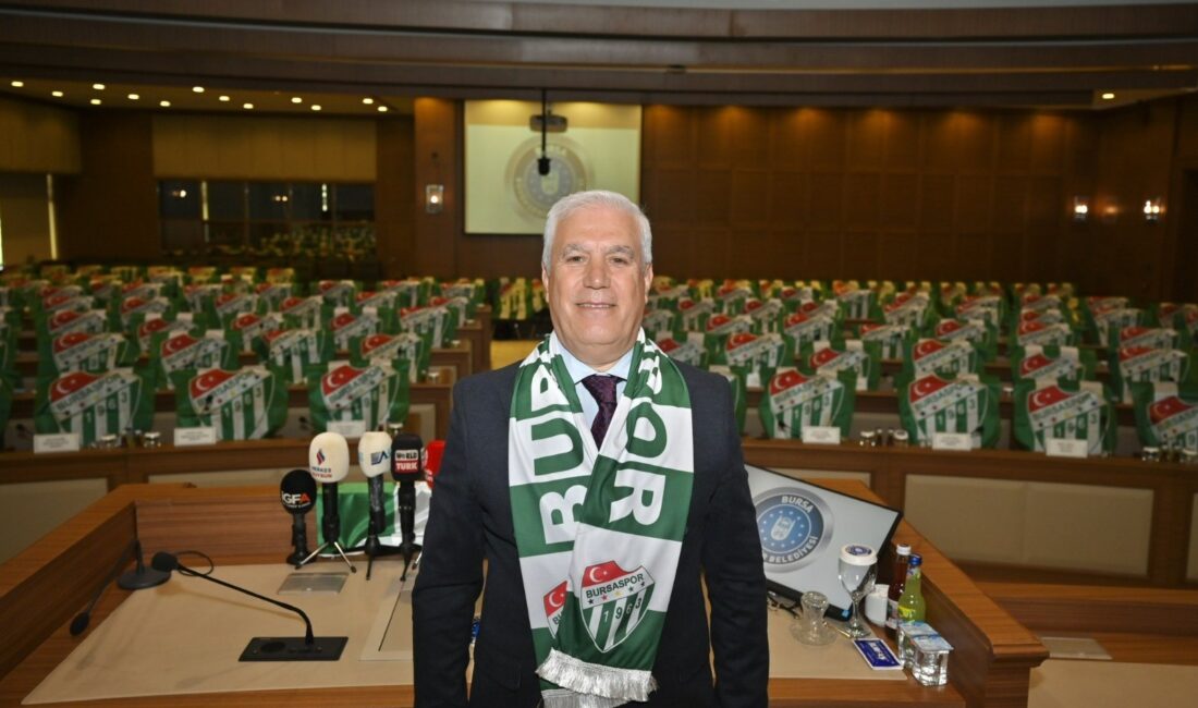 Bursaspor taraftarından, Mustafa Bozbey’e teşekkür yağmuru Sosyal medyada 'BursanınBozbeyiVar' etiketiyle gündem olan Bursaspor taraftarı, Bursa Büyükşehir