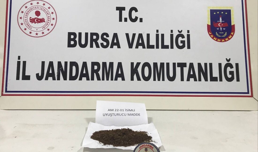 Bursa’da uyuşturucu taciri kıskıvrak yakalandı Bursa’nın İnegöl ilçesinde jandarma ekipleri, gerçekleştirdikleri devriye sırasında şüphelendikleri bir