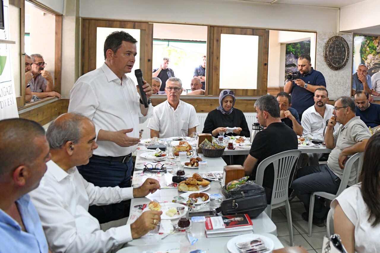 Osmangazi Belediye Başkanı Erkan Aydın, mahalle ziyaretleri kapsamında Küçükbalıklı Mahallesi