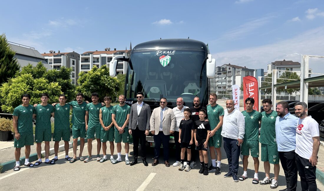 Kale Seyahat, Bursaspor’un yeni otobüs sponsoru oldu Bursaspor’umuzun ulaşım alanındaki yeni sponsoru Kale Seyahat oldu. Otobüs sponsorluğu