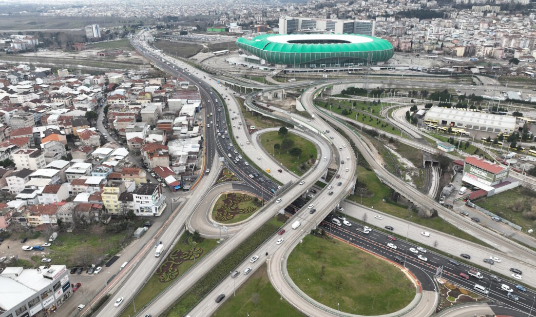 Bursa’da trafik düzenlemesi Bursa Büyükşehir Belediyesi Ulaşım Dairesi Başkanlığı tarafından Mudanya Karayolu Filament