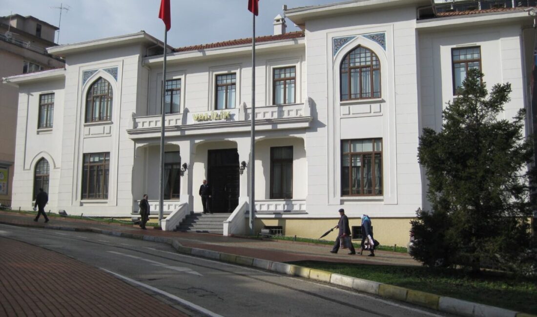 Bursa Valiliği: Yangına müdahale devam ediyor Bursa Valiliği, Harmancık ve Orhaneli ilçelerindeki orman yangınına 712 araç