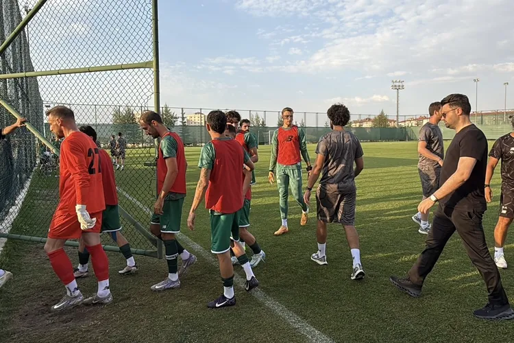 Bursaspor Paykan FC maçı yarıda kaldı! Erzurum’da ilk antrenman maçını İran ekibi Paykan FC ile yapan