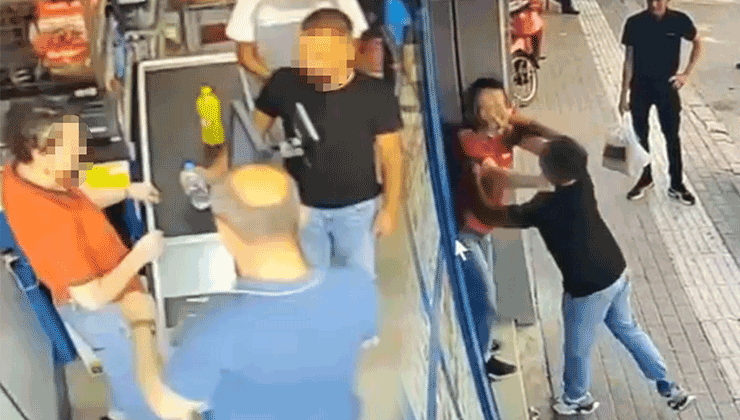 Bursa’da kadına dehşeti yaşattı! O anlar kamerada Bursa'nın Mustafakemalpaşa ilçesinde bir zincir markette kasiyer olarak çalışan genç