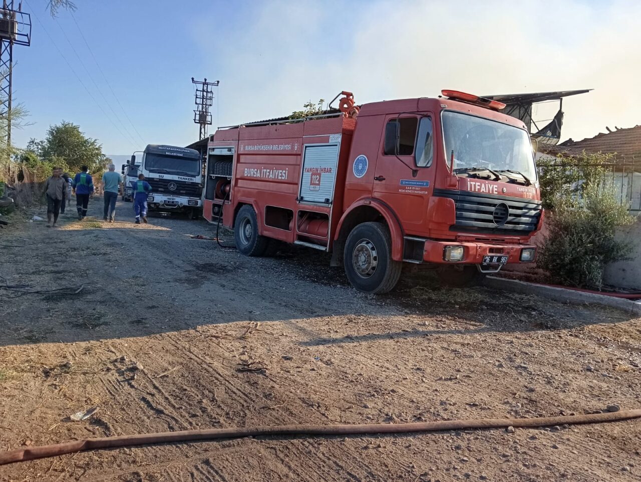 Bursa’nın Mustafakemalpaşa ilçesinde bir et üretim çiftliğinde çıkan yangın kısa