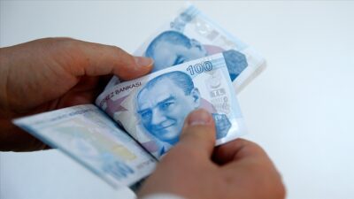 Aile ve Sosyal Hizmetler Bakanı Mahinur Özdemir Göktaş, evlerinde bakılan