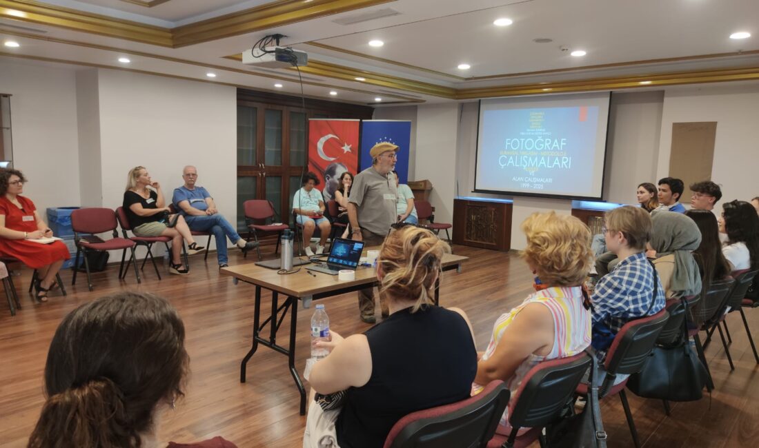 FotoFest 15’inci kez Bursa’da başlıyor Bursa Uluslararası Fotoğraf Festivali (FotoFest), bu yıl 15’inci kez sanatseverlerle
