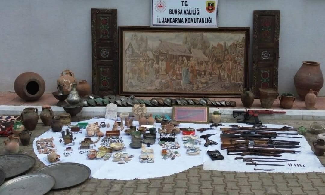 Bursa’da tarihi eser operasyonu! Değeri tam 185 milyon TL Bursa’nın İznik ilçesinde, bir ihbarı değerlendiren Bursa İl Jandarma Komutanlığı