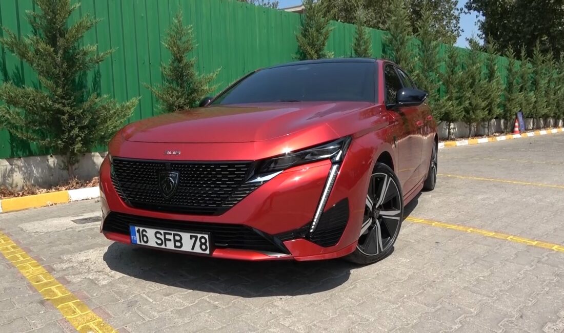25 yıllık otomotivciye ayıplı araç sattılar Sıfır kilometre aldığı Peugeot 308 GT model otomobilinde daha 500'üncü