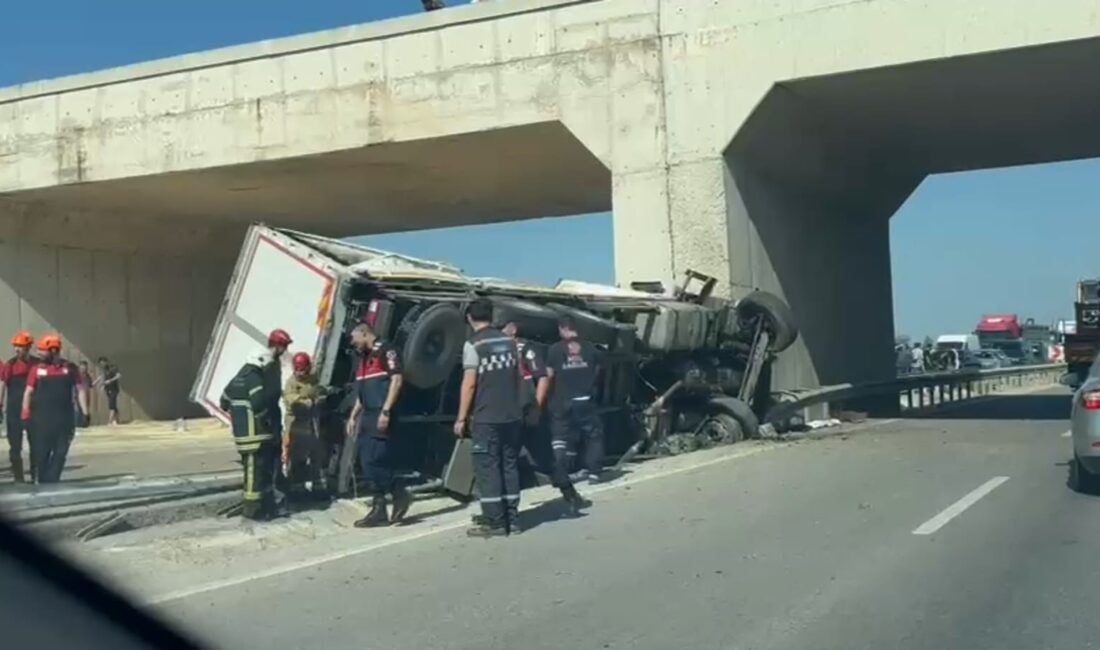 Mustafakemalpaşa’da ölümlü kaza! Freni patlayınca… Bursa’nın Mustafakemalpaşa ilçesinde fireni patlayınca köprü ayaklarına çarpan kamyonun sürücüsü