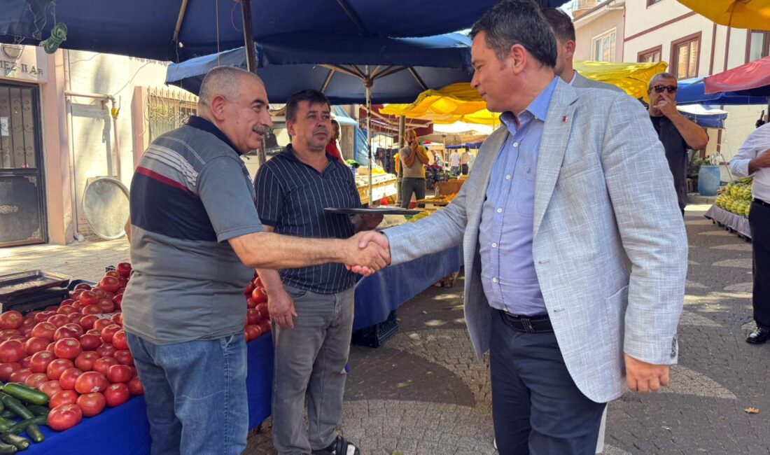 Başkan Erkan Aydın, esnaf ve vatandaşla buluştu Osmangazi Belediye Başkanı Erkan Aydın, Muradiye Mahallesi’ndeki pazar yerini ziyaret