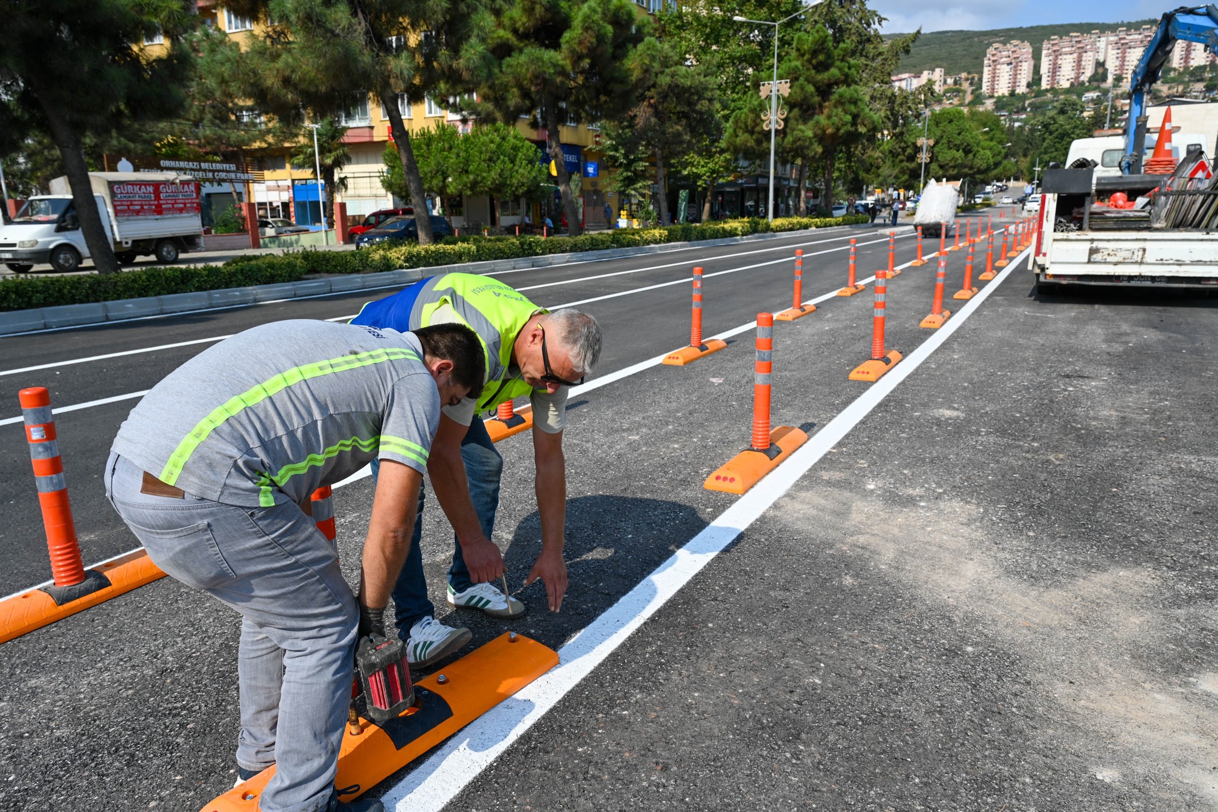 Bursa’nın dört bir yanındaki cadde ve sokakları sağlıklı hale getirmek