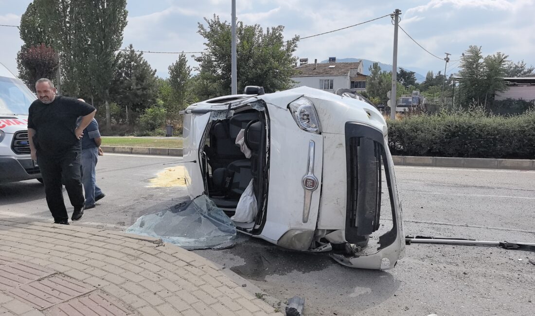 Bursa’da kontrolden çıkan araç defalarca takla attı Bursa'nın İnegöl ilçesinde meydana gelen kazada kontrolden çıkan hafif ticari