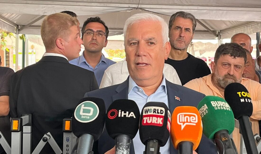 Başkan Bozbey’den AK Parti’ye geçecek iddialarına yanıt! Bursa Büyükşehir Belediye Başkanı Mustafa Bozbey, partisinden istifa haberlerini yalanlayarak,