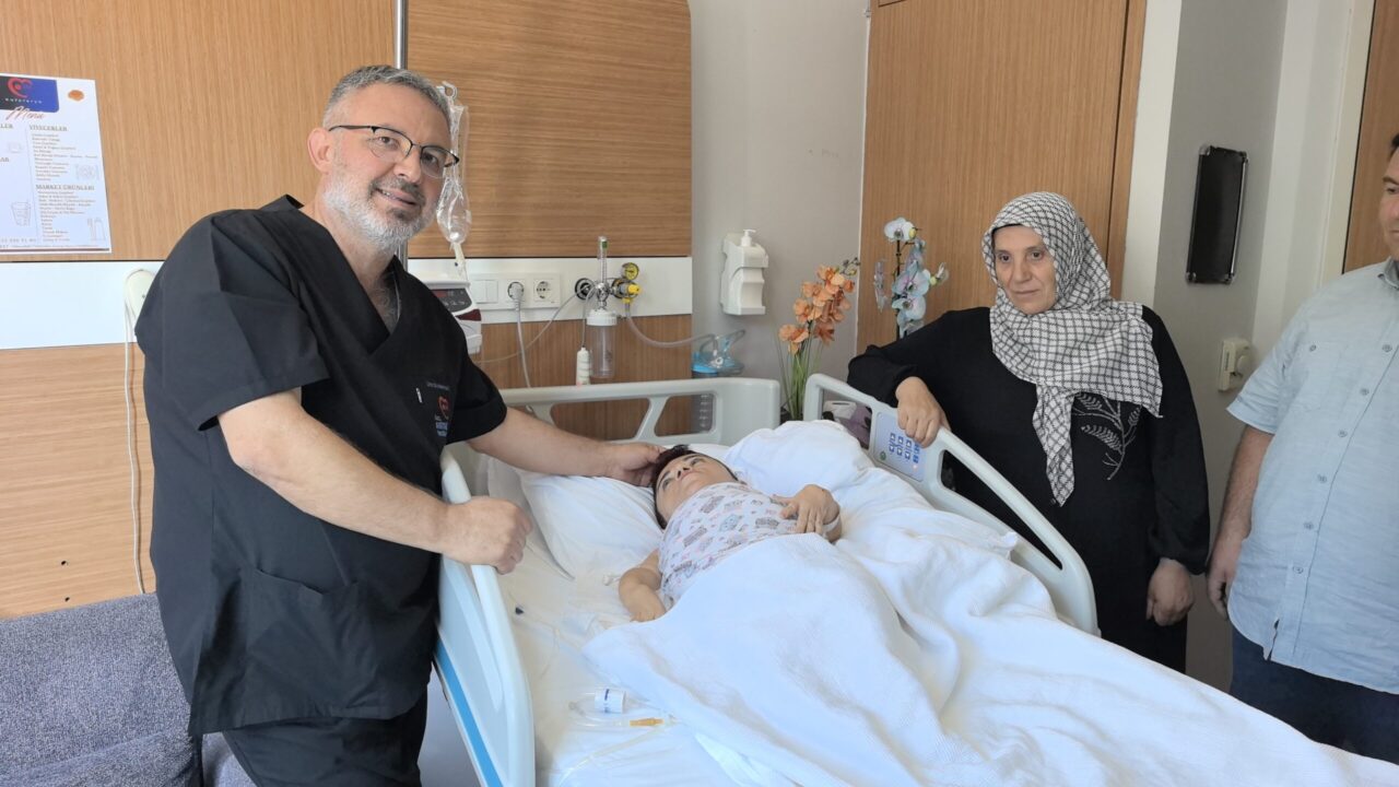 Bursa'nın İnegöl ilçesinde karın ağrısı şikayetiyle gittiği hastanede girdiği operasyonda