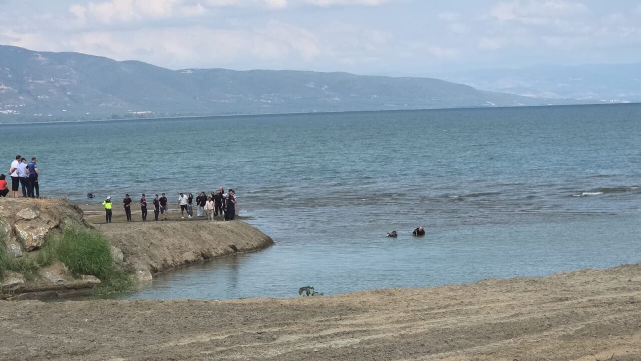 İznik Gölü Orhangazi sahilindeki ailesi ile birlikte pikniğe gelen ve