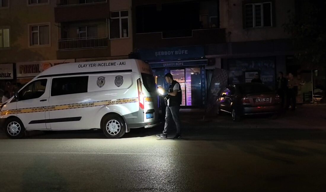 Bursa’da tekel bayiye gece yarısı silahlı saldırı Bursa'nın İnegöl ilçesinde faaliyet gösteren bir tekel bayisine araçtan silahlı