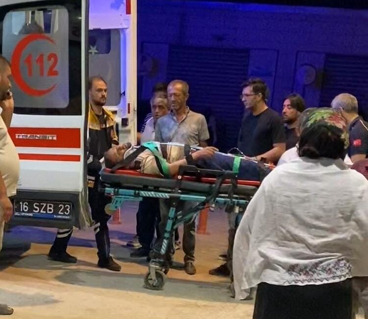 İnegöl’de traktör kazası! Ağır yaralandı Bursa'nın İnegöl ilçesinde devrilen traktörün sürücüsü ağır yaralandı.