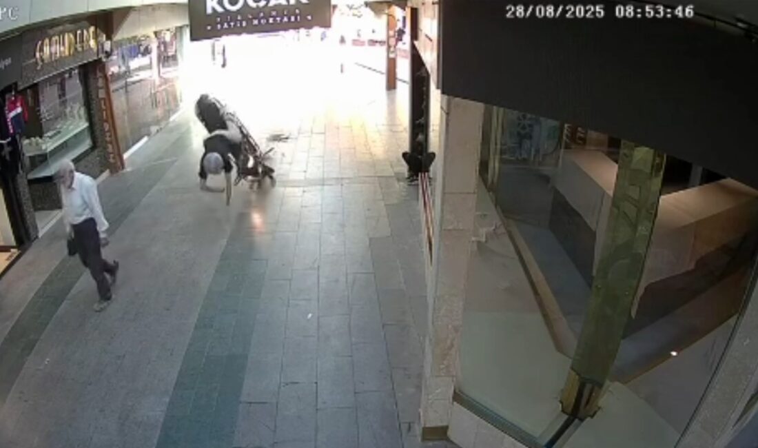 İnegöl’de dehşet anları: Motosiklet havada taklalar attı, o anlar kamerada Bursa’nın İnegöl ilçesinde rögara çarpan motosiklet taklalar attı. Sürücü yaralanırken,