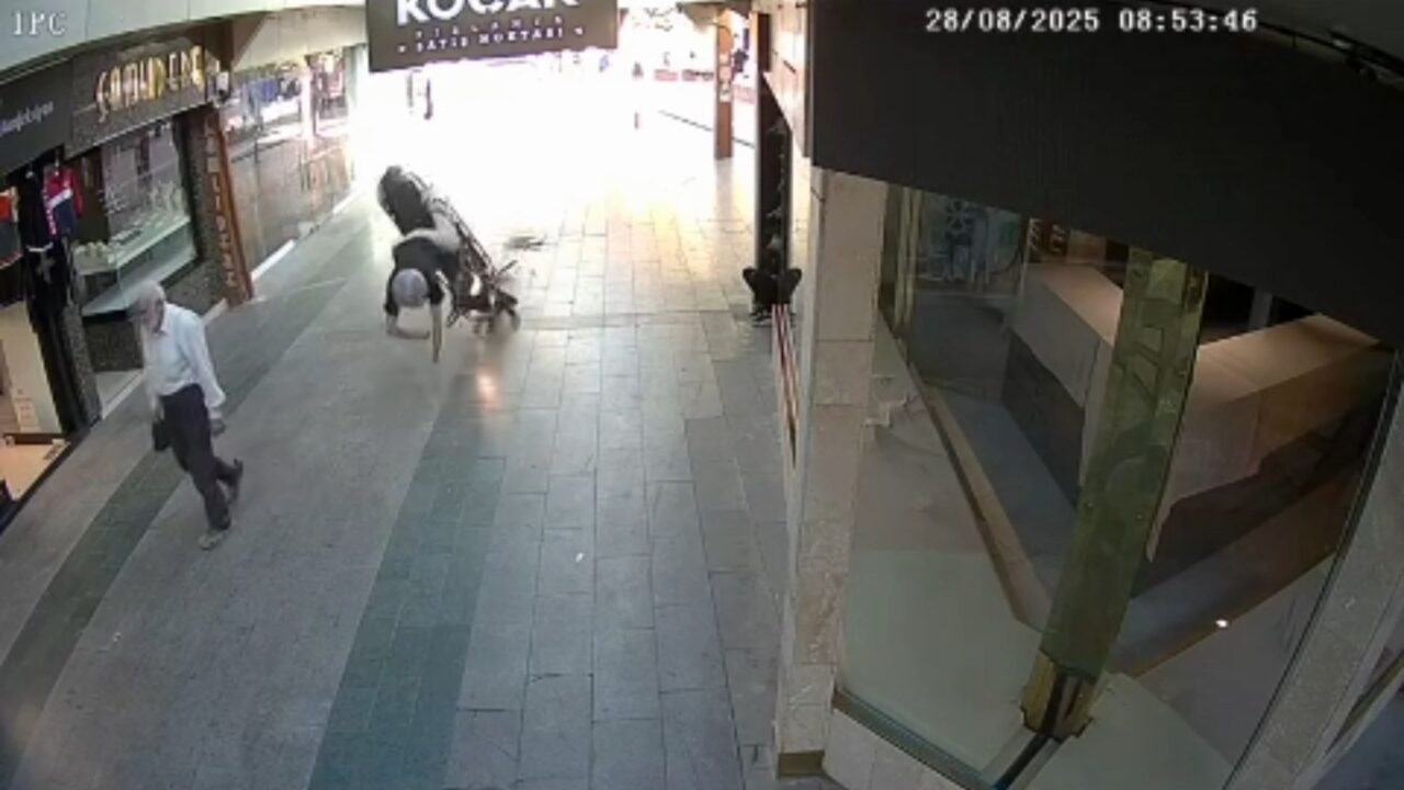 Bursa’nın İnegöl ilçesinde rögara çarpan motosiklet taklalar attı. Sürücü yaralanırken,