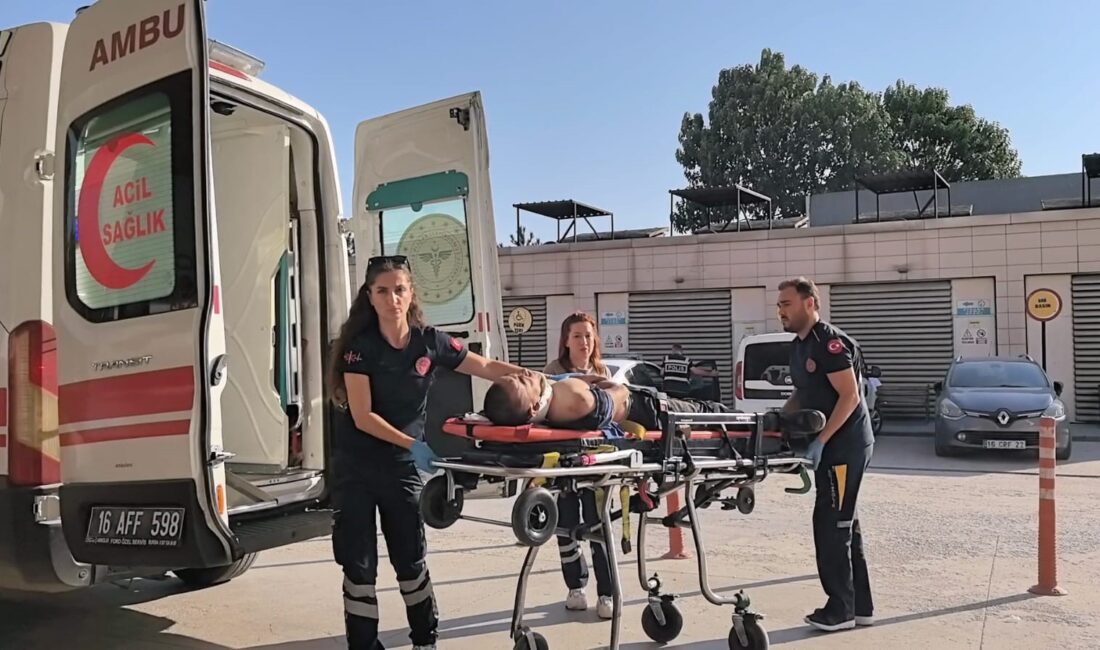 Cam fabrikasında işçi makineye sıkıştı: Durumu ağır Bursa'nın İnegöl ilçesindeki bir cam fabrikasında çalışan 21 yaşındaki Afgan