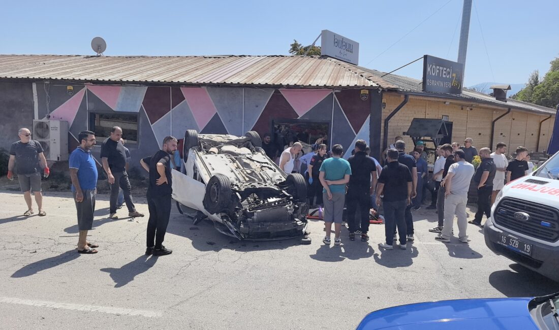 Kontrolden çıkan araç 6 takla attı, karşı şeride uçtu: Korku dolu anlar kamerada Bursa’nın İnegöl ilçesinde bir otomobil kontrolden çıkarak 6 kez takla