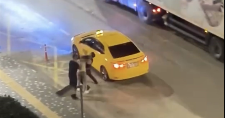 Bursa'nın Nilüfer ilçesi Odunluk Mahallesi'nde gece saatlerinde yaşanan olayda, bir