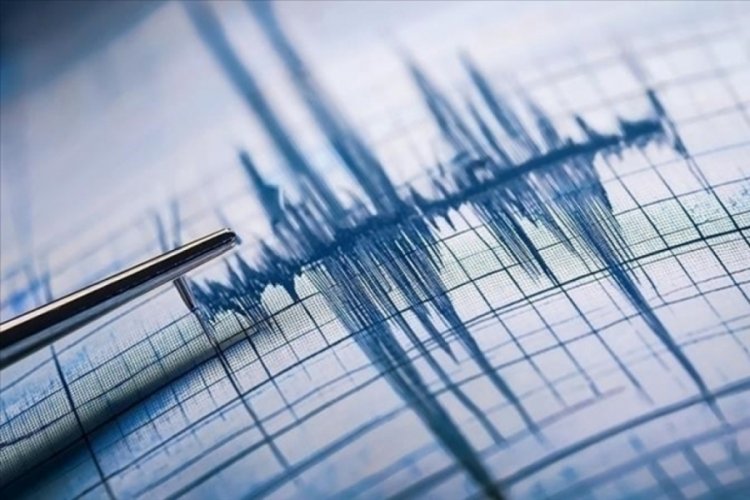 Balıkesir'in Sındırgı ilçesi, saat 21.20’de meydana gelen 4.9 büyüklüğündeki deprem