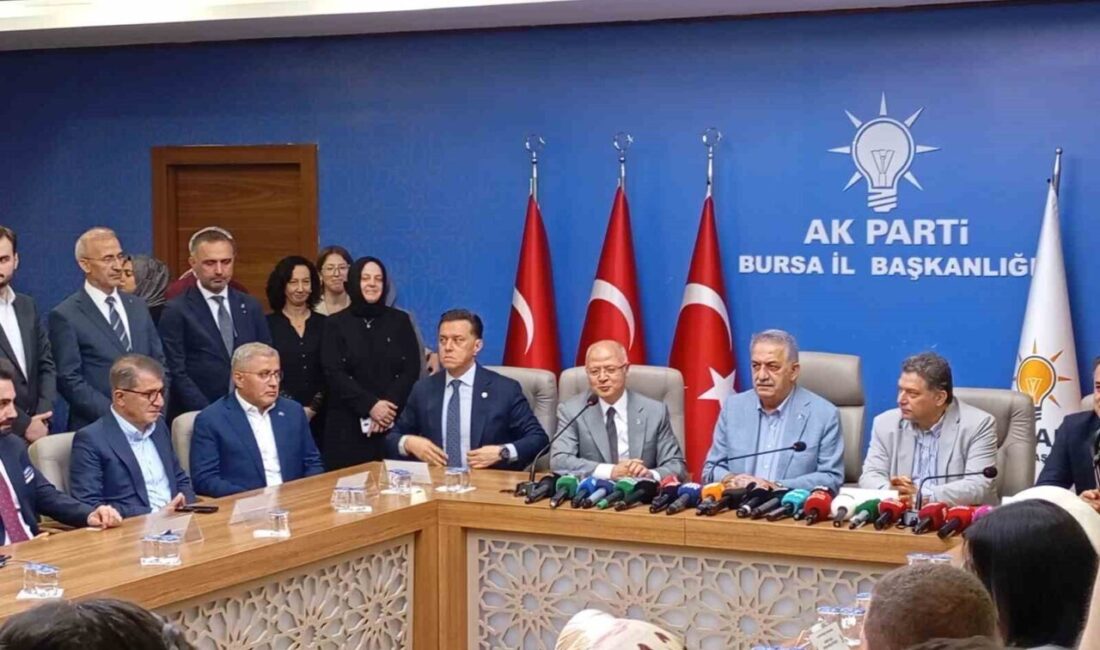 Hayati Yazıcı: “Birlik ve bütünlüğümüzü demokratik değerlerle inşa etmeliyiz” AK Parti Genel Başkan Yardımcısı Hayati Yazıcı, Bursa’da düzenlenen “Türkiye
