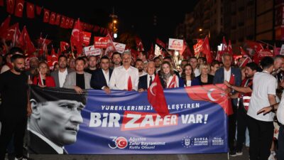 Bursa Büyükşehir Belediyesi’nin düzenlediği 30 Ağustos Zafer Bayramı kutlamaları on