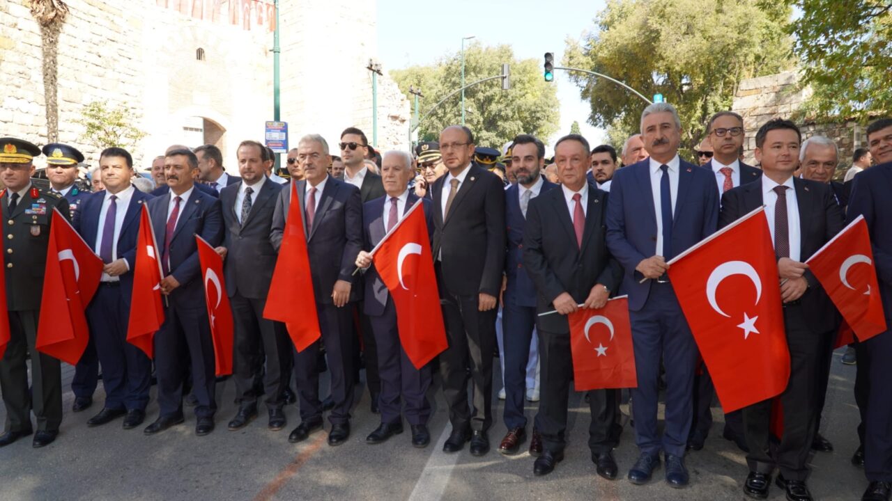 Bursa’nın düşman işgalinden kurtuluşunun 103’nci yıl dönümü, şehirde coşkuyla kutlandı. Tophane