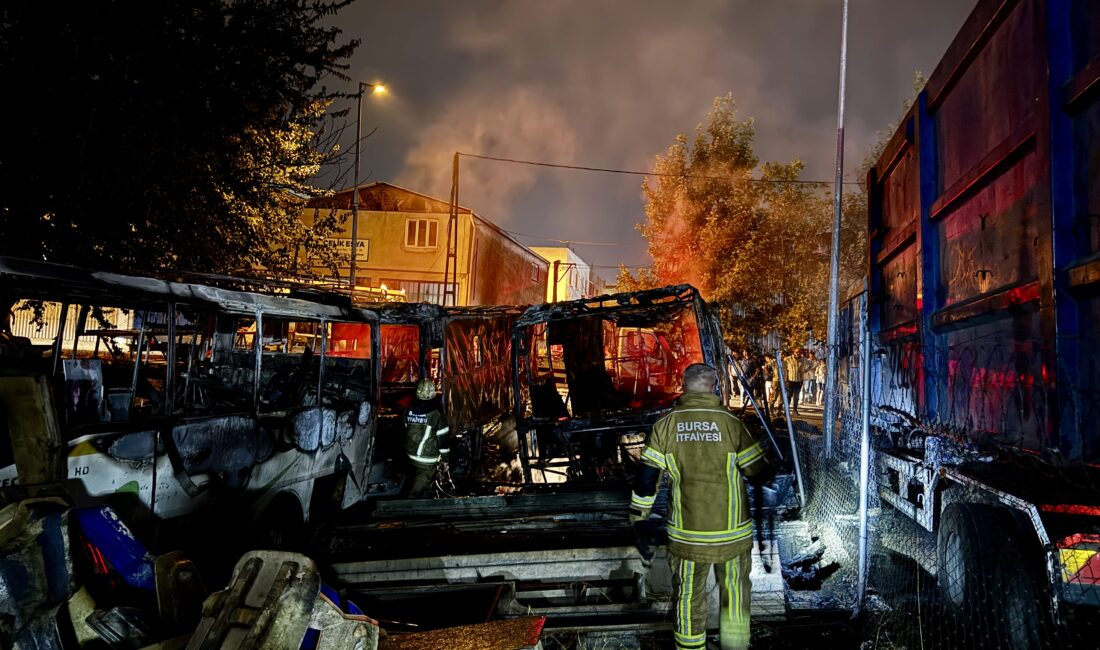 Bursa’da karavanda çıkan yangın paniğe yol açtı Bursa Osmangazi’de park halindeki bir karavanda çıkan yangın, yanındaki kamyon