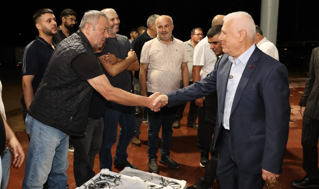 Başkan Bozbey’den ‘Vira Bismillah’ Av yasağının sona ermesiyle denize açılan balıkçılar, yeni sezona başladı.