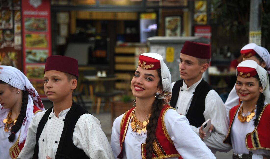 Osmangazi’de Balkan rüzgarı esti Osmangazi, 5 gün boyunca Balkan coşkusuna ev sahipliği yaptı. Başkan