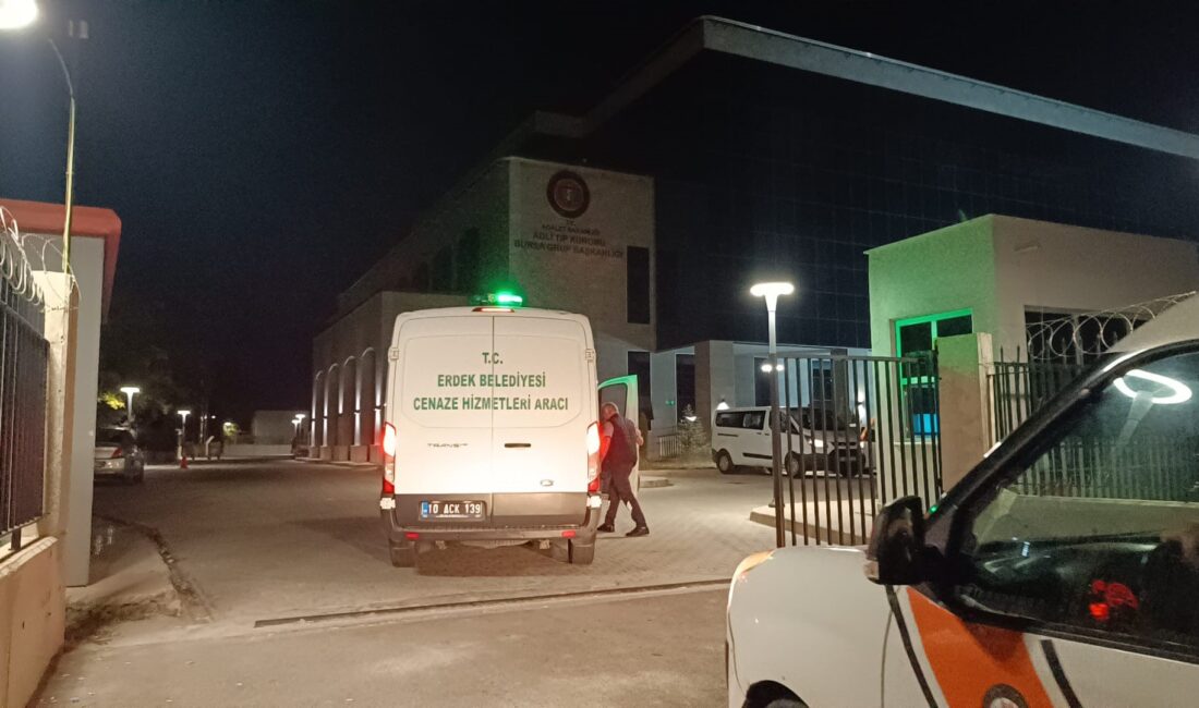 Halit Yukay’a ait olduğu değerlendirilen cansız beden Bursa’ya getirildi Balıkesir'in Erdek açıklarında yürütülen arama-kurtarma çalışmalarında çıkarılan ve iş adamı