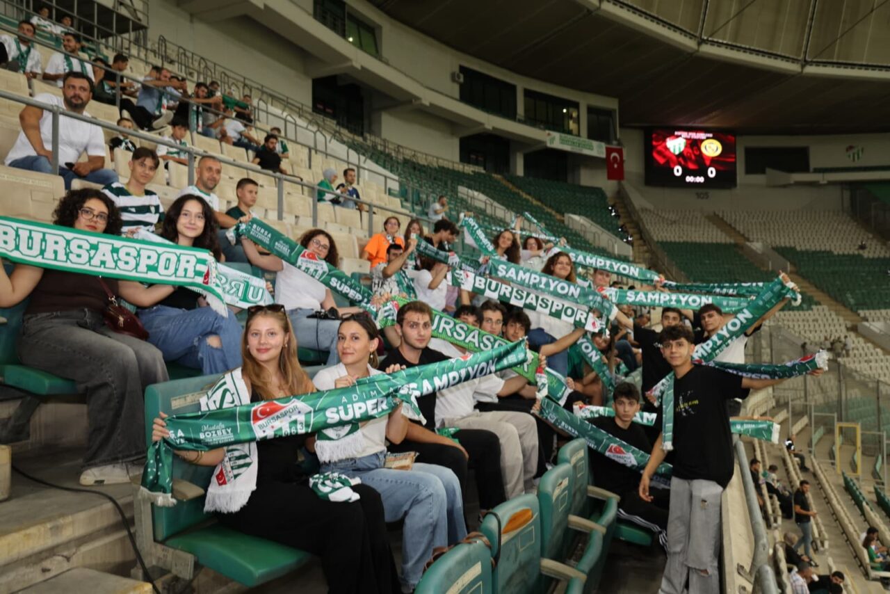 Büyükşehir Belediyesi, ‘Gençler ile yeşil beyaz buluşmalar’ projesiyle gençleri Bursaspor