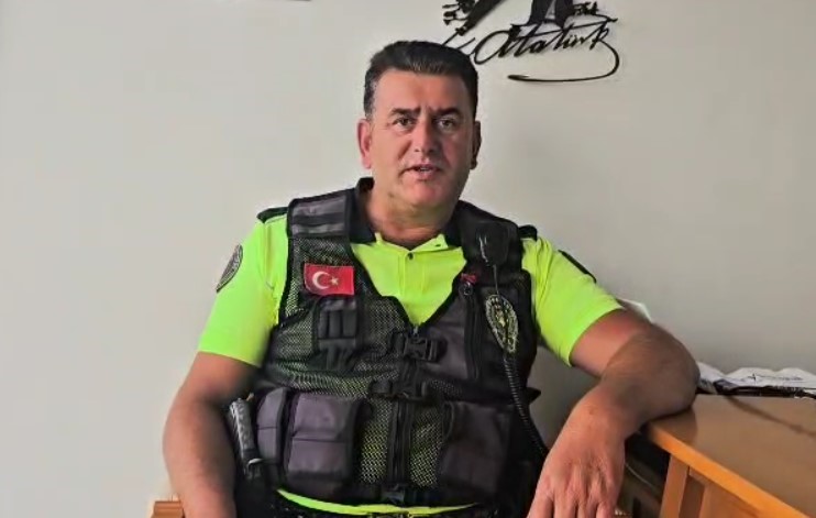 Bursa’nın kahraman polisi o anları anlattı! Bursa'da Karacabey Boğazı açıklarında batan teknesindeki 3 kişiyi kurtaran 23