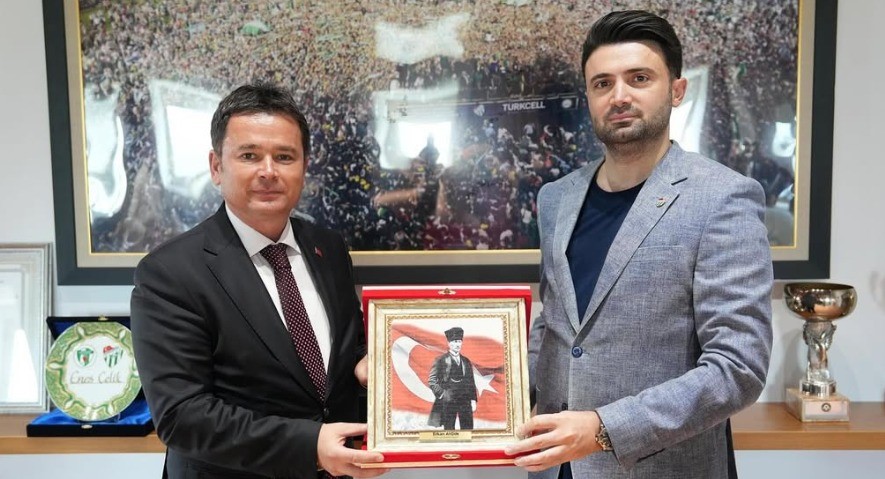 Erkan Aydın’dan Bursaspor’a ziyaret Osmangazi Belediye Başkanı Erkan Aydın, Özlüce İbrahim Yazıcı Tesisleri’nde Bursaspor’u