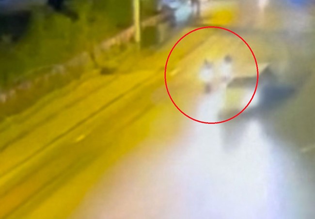 Bursa’da boş yolda iki motosikletli kaza yaptı: 1 yaralı Bursa'da boş yolda ilerleyen iki motosikletlinin karıştığı kazada bir kişi