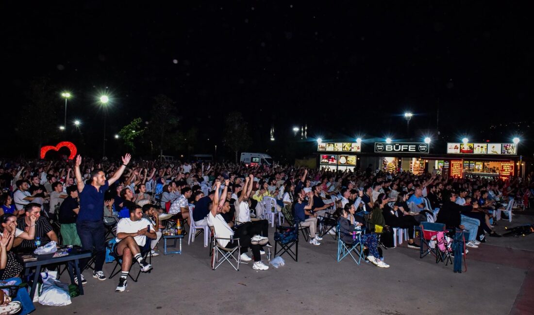 Bursa’da kalpler 12 Dev Adam için attı Avrupa Basketbol Şampiyonası (EuroBasket 2025) yarı finalinde Yunanistan'ı 94-68 skorla