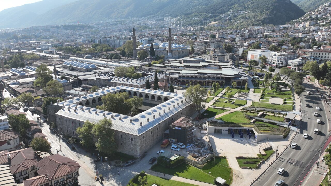 Bursa Büyükşehir Belediyesi tarafından Tarihi Çarşı ve Hanlar bölgesinde hizmete
