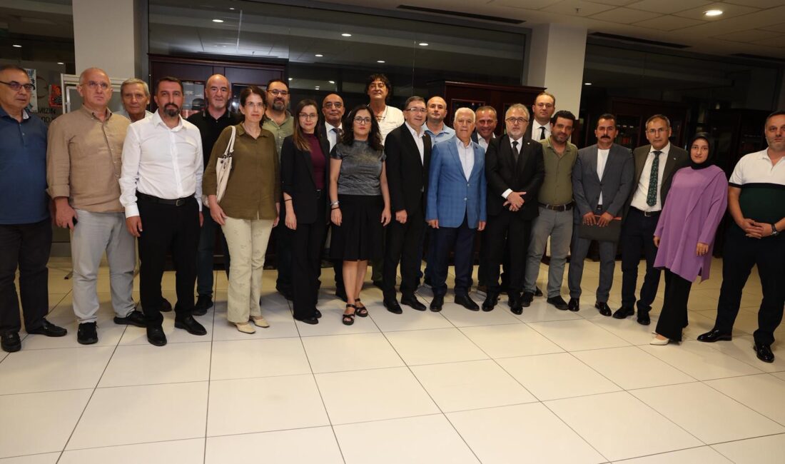 Bursa için ortak akıl Bursa Büyükşehir Belediye Başkanı Mustafa Bozbey, kentin sorunları ve geleceğine