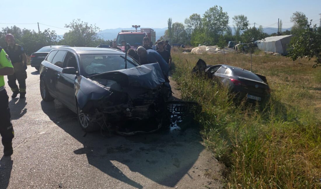 Orhangazi-İznik yolunda korkutan kaza 4 kişi yaralandı Orhangazi-İznik yolunda iki otomobil kafa kafaya çarpıştı. Kazada 4 kişi