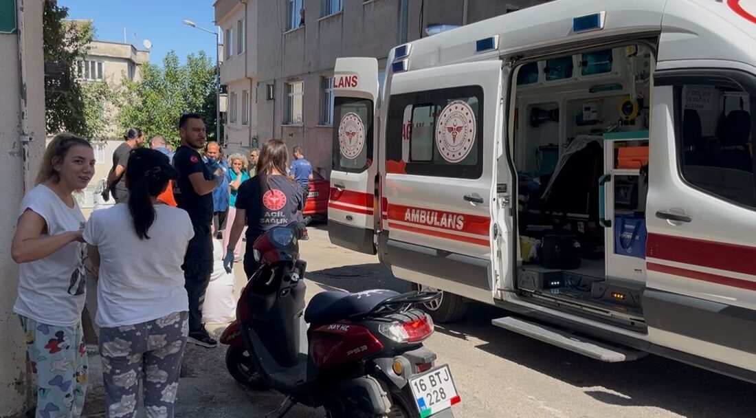 Bursa’da motosiklet bisiklete çarptı: 3 çocuk yaralandı Bursa'da motosiklet ile bisikletin çarpışması sonucu 3 çocuk yaralandı.