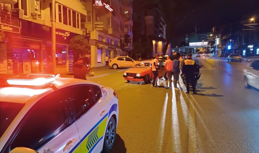 Bursa’da drift kaza getirdi! O anlar kamerada Bursa’da meydana gelen kazada drift yapan otomobile arkasından gelen motosikletli