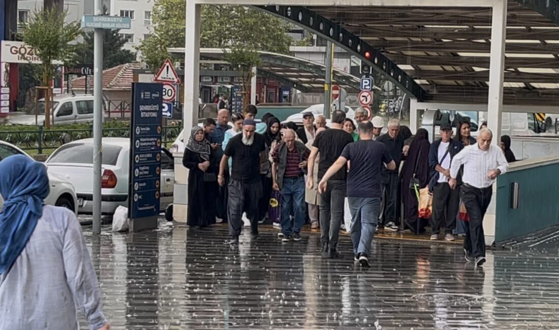 Bursalılar yağmura hazırlıksız yakalandı Yaz aylarının son günlerinin yaşandığı Bursa'da beklenen yağmura vatandaşlar hazırlıksız