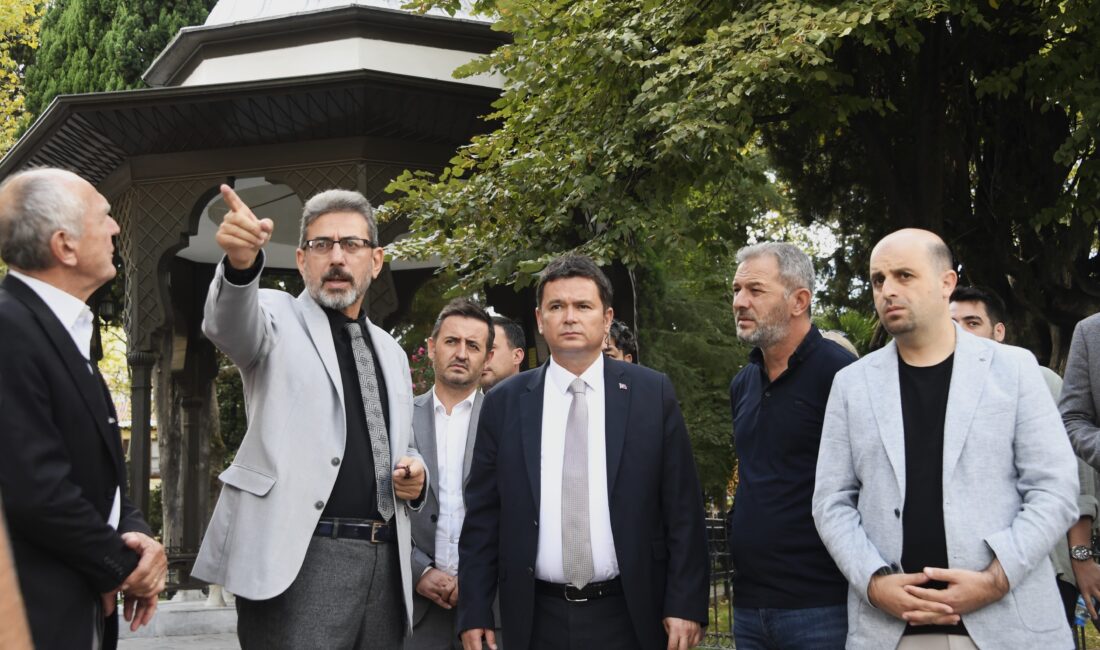 Başkan Erkan Aydın’dan Muradiye çıkarması Her hafta bir mahalleyi ziyaret ederek vatandaşlarla bir araya gelen