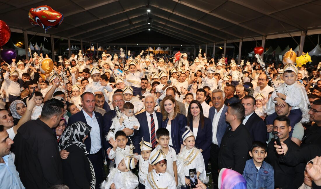 Bursa Büyükşehir’den toplu sünnet şöleni Bursa Büyükşehir Belediyesi tarafından düzenlenen Geleneksel Sünnet Şöleni bayram coşkusuna