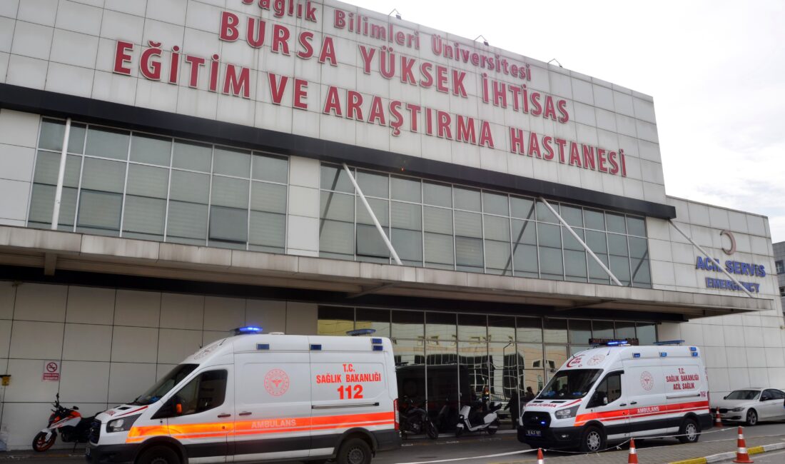 Dünya’da ilk kez Bursa’daki hastanede gerçekleştirildi Bursa Yüksek İhtisas Eğitim ve Araştırma Hastanesi’nde kalp kapakçığında kaçak