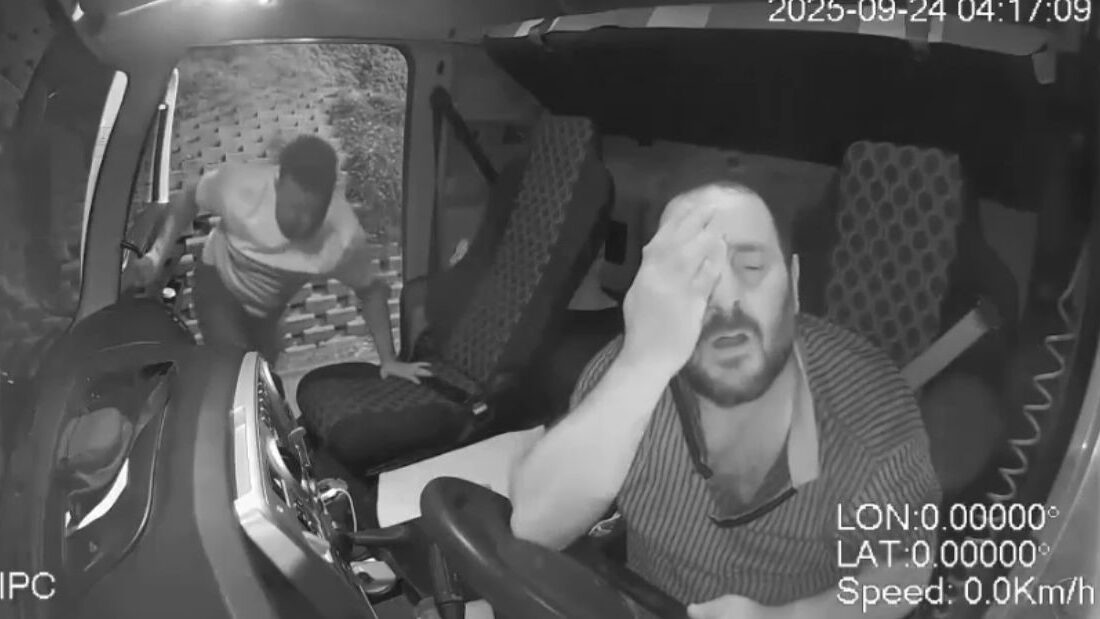 Trafik magandaları Bursa’da TIR şoförüne saldırdı! Bursa’nın Osmangazi ilçesinde meydana gelen kazanın ardından ortalık savaş alanına